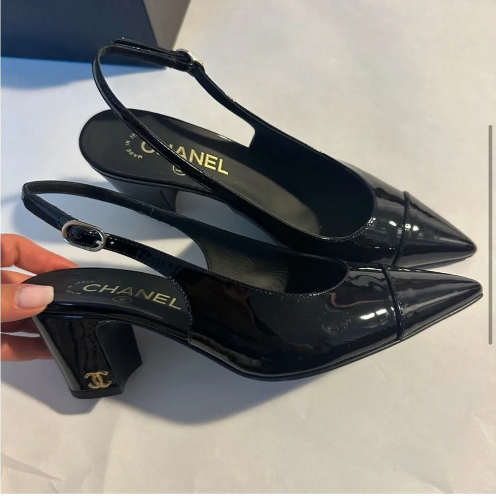 CHANEL SLINGBACK PATENT LEATHER SANDAL - Picture 3 of 7